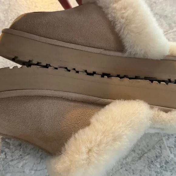 Ugg Disquette Slippers - Picture 3 of 5